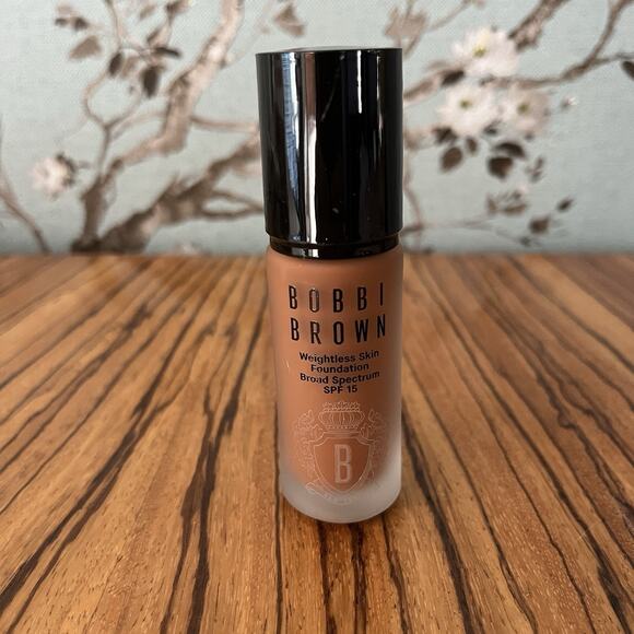 Bobbi Brown Other - Bobbi Brown Weightless Skin Foundation SPF 15 Cool Walnut